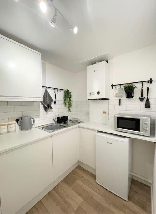 Central, Bright & Spacious Apartment - Parking Included Bournemouth Bagian luar foto