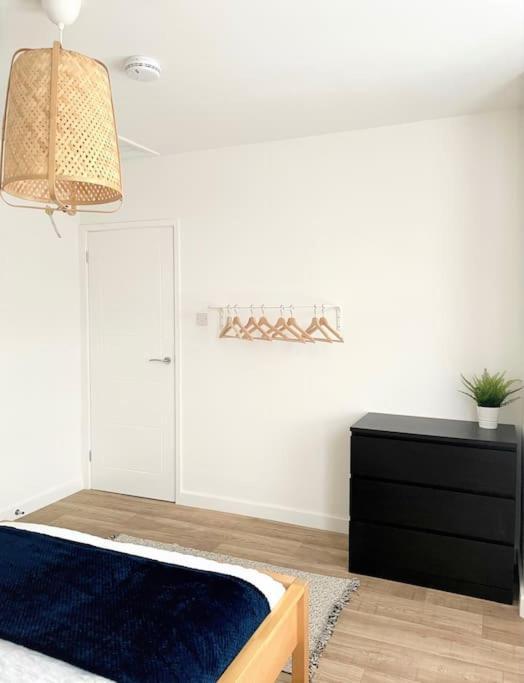 Central, Bright & Spacious Apartment - Parking Included Bournemouth Bagian luar foto