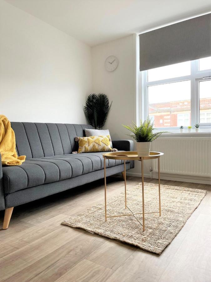 Central, Bright & Spacious Apartment - Parking Included Bournemouth Bagian luar foto