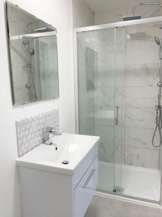 Central, Bright & Spacious Apartment - Parking Included Bournemouth Bagian luar foto