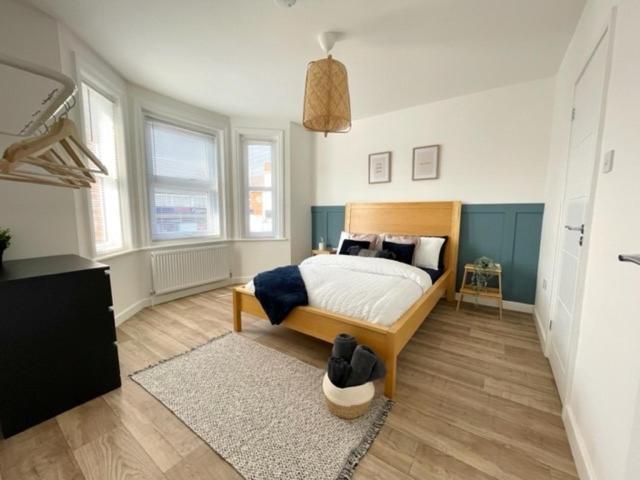 Central, Bright & Spacious Apartment - Parking Included Bournemouth Bagian luar foto