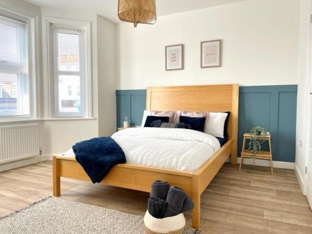 Central, Bright & Spacious Apartment - Parking Included Bournemouth Bagian luar foto