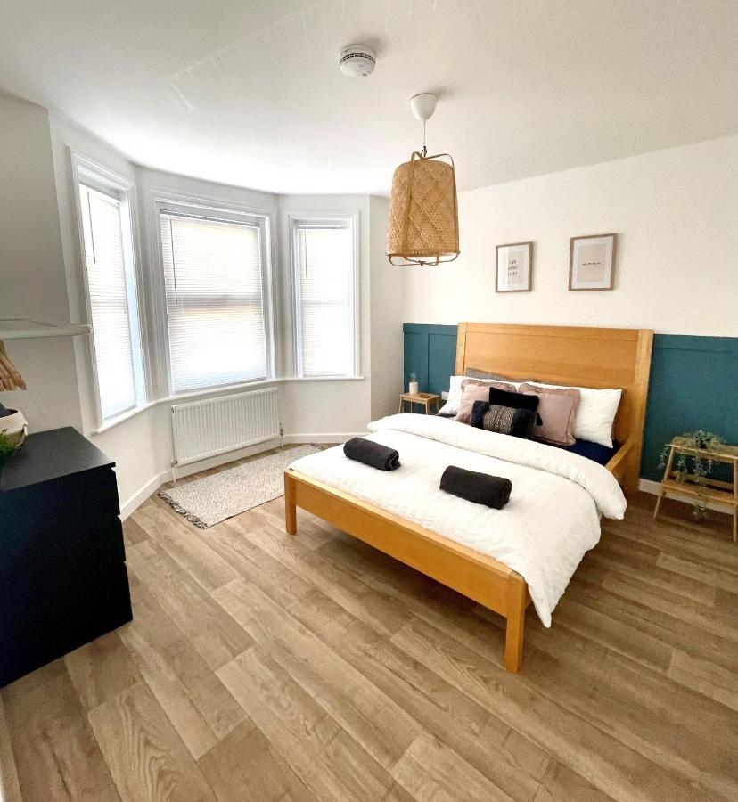 Central, Bright & Spacious Apartment - Parking Included Bournemouth Bagian luar foto